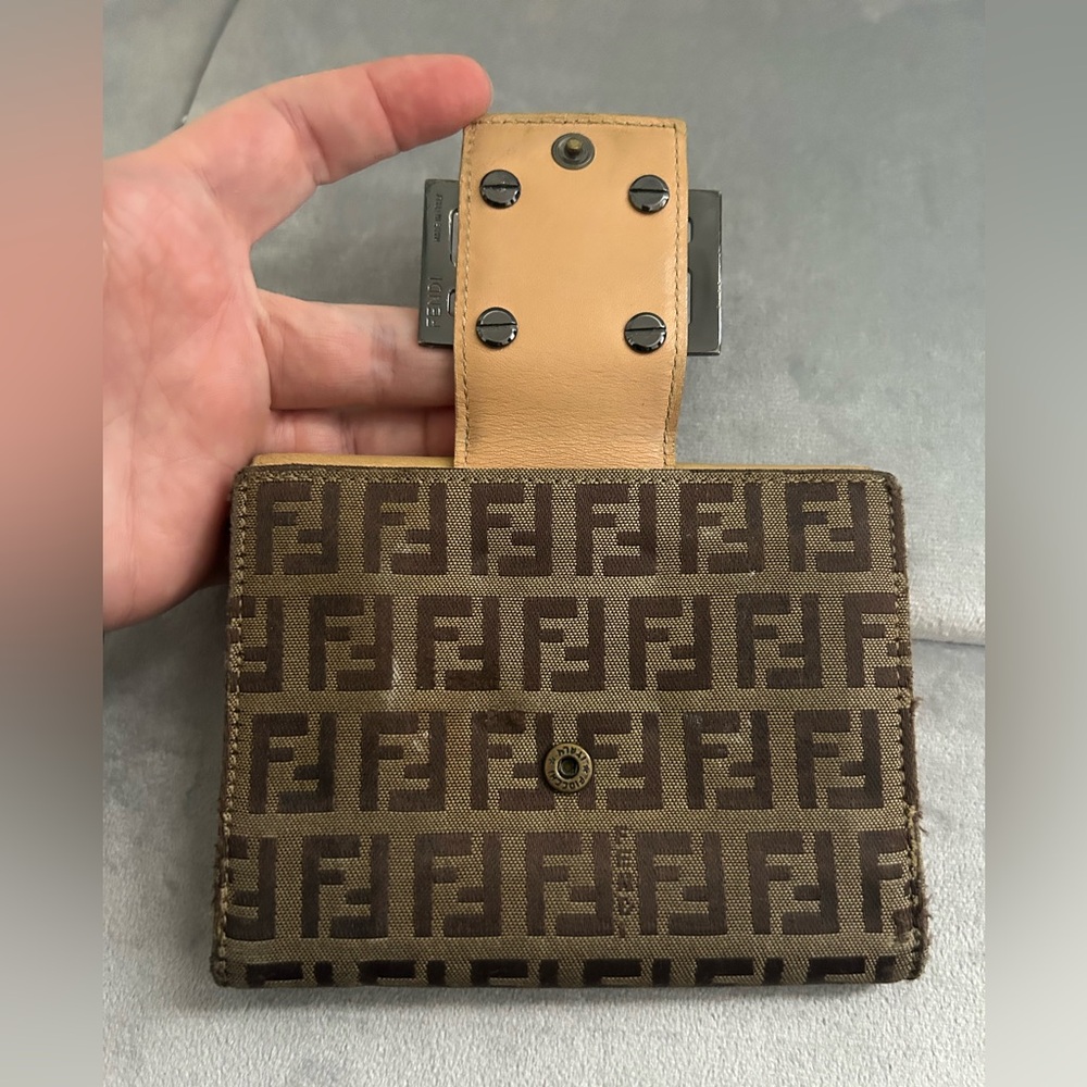 Fendi Zucca Bifold Wallet / Pre-loved 🫶🏻 - Picture 4 of 11